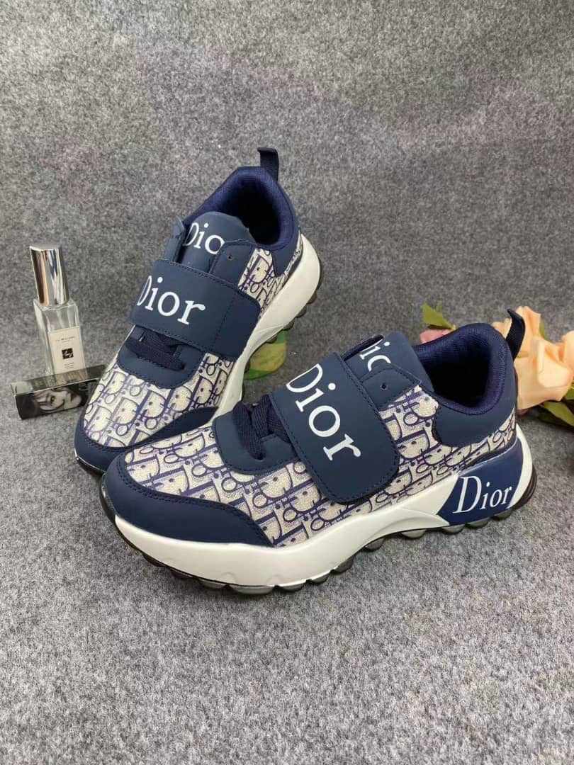 i_collectionz's tweet photo. Trendy dior sneakers
Sizes (36-41)
call/dm/whatsap +256 704710230
Place your order now https://t.co/CpXZz5OXT5