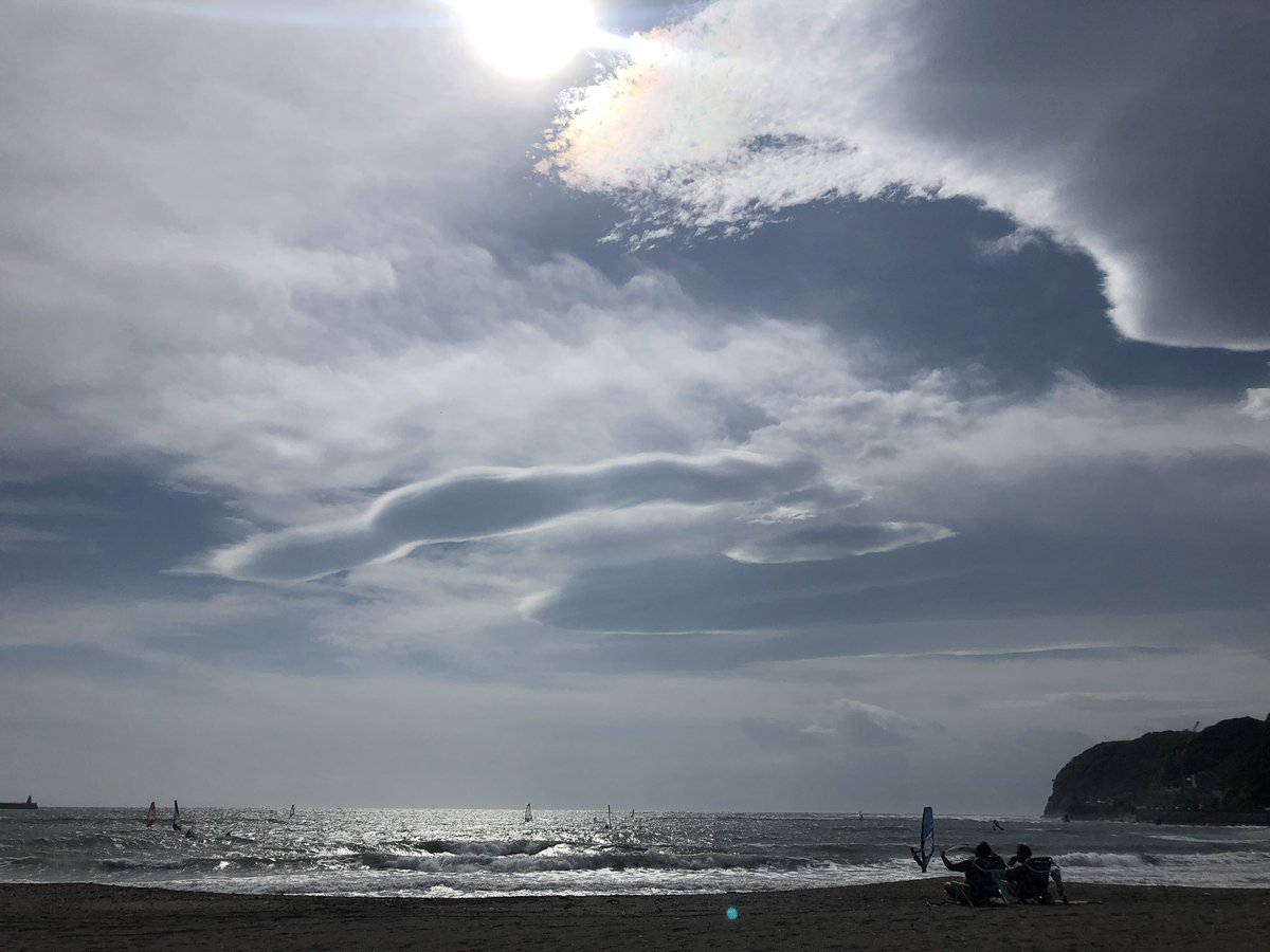 minaquinho's tweet photo. 今日もRio de Janeiroごっこ（スーパー行くだけなのに海を通る）。
空が秋だよ。あと半年は夏がイイな。 https://t.co/KJ7ZupMtfD