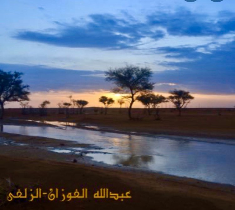 a_aalmotawa's tweet photo. كان سيف بن عبدالحم��د في الطريق من ديرته #الشهباء قرب الدهناء، إلى الرياض، فاتصل به زائر، وقال أنه وصل إلى بيته وبابه مغلق.
إتصل سيف بابنه وقال، هات الشيول وأزل الباب الكبير.
ولازال البيت مفتوحاً بلا باب.
(الكريم مُعان)
رحم الله طيب الذكر، سيف بن عبدالحميد الرخيمي https://t.co/FSqHU2L5NQ