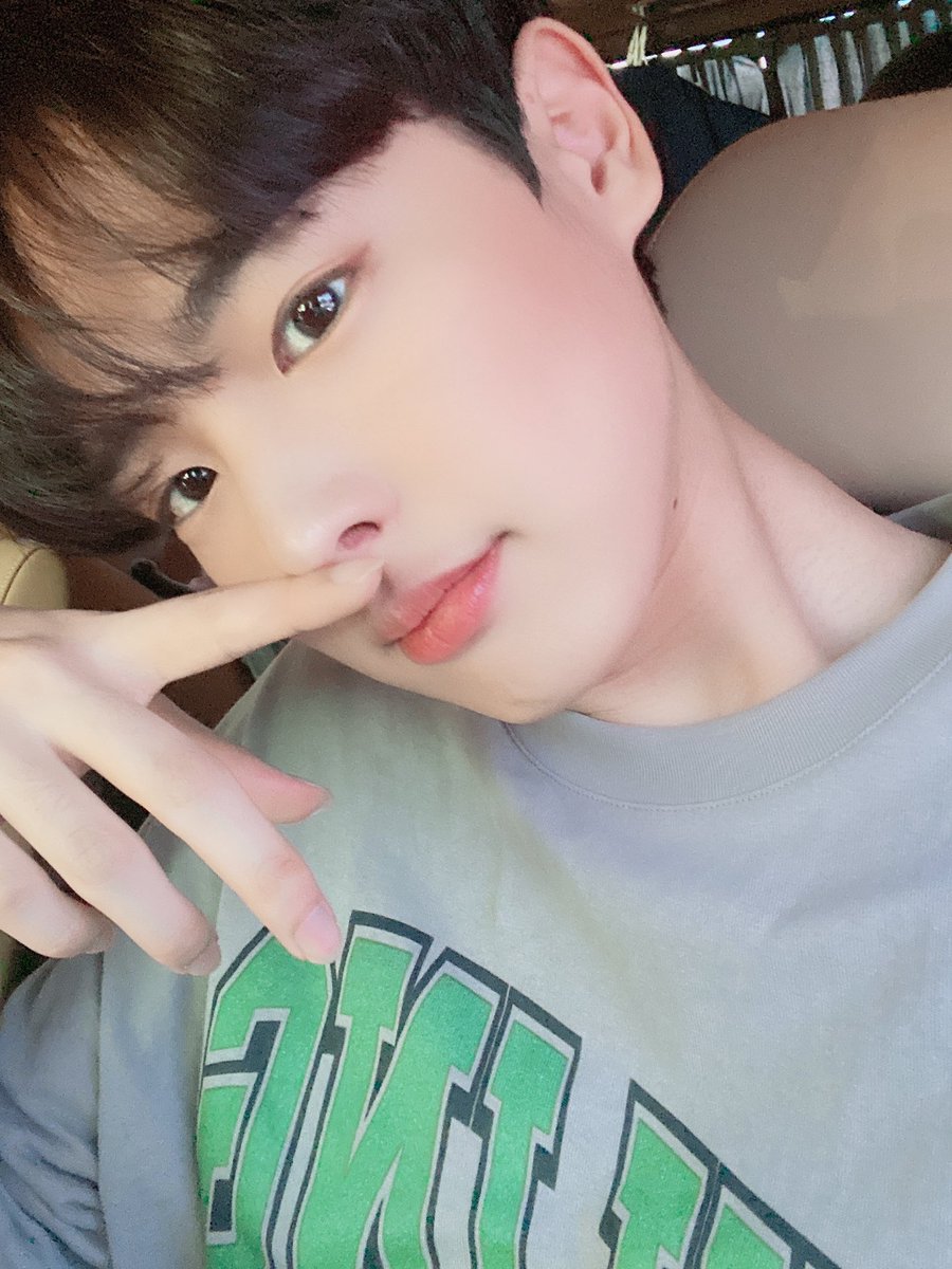 NewWorld_VICTON's tweet photo. [#병찬] 촬영가는길이 즐겁당~~ㅎㅎ🥰🥰다들 오늘도 화이팅!! (정차중!) https://t.co/9opfCK4uBd