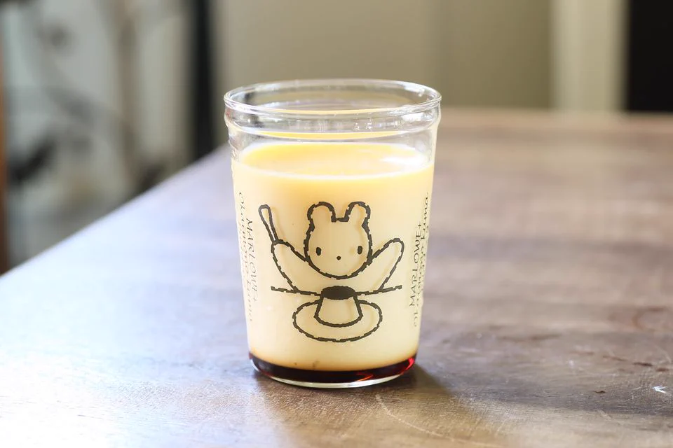 ビーカー入り手作り焼きプリンの専門店MARLOWE（マーロウ）の限定ビーカーがかわいい。
