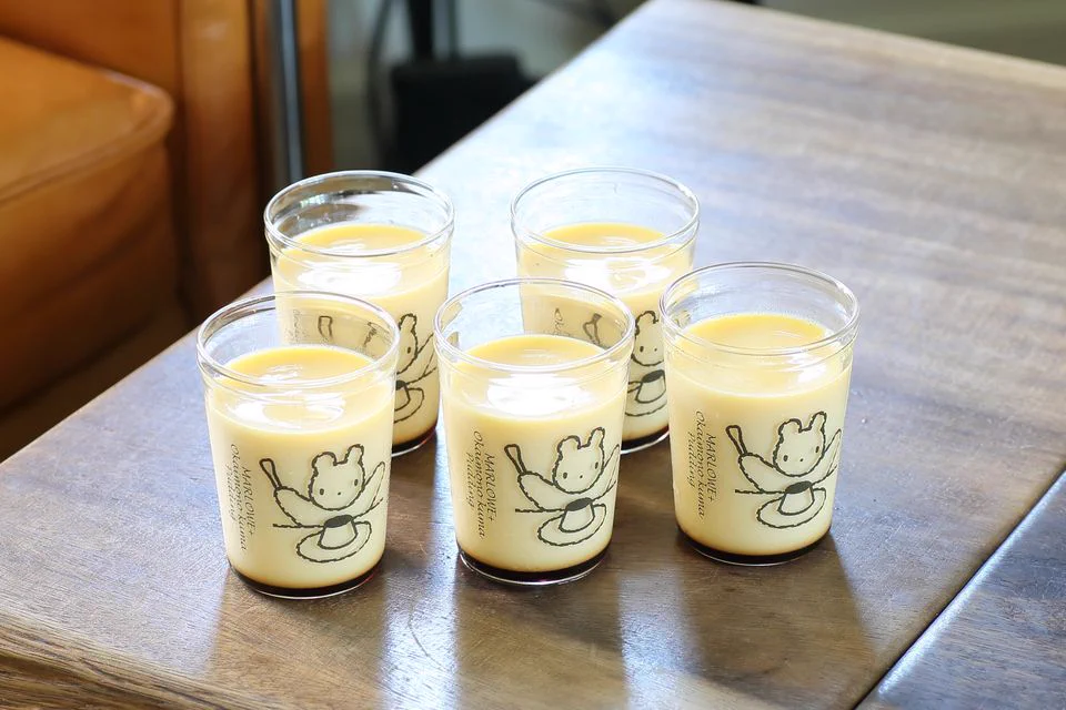 ビーカー入り手作り焼きプリンの専門店MARLOWE（マーロウ）の限定ビーカーがかわいい。