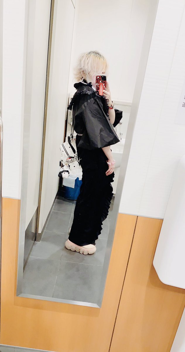 matinee_poetic's tweet photo. ▼ギャミかわフリル襟▼
トップスは #雀蜂 のボリューミー袖ブラウス
#momapatchwork
#vanilla https://t.co/yaiTl8YjRP