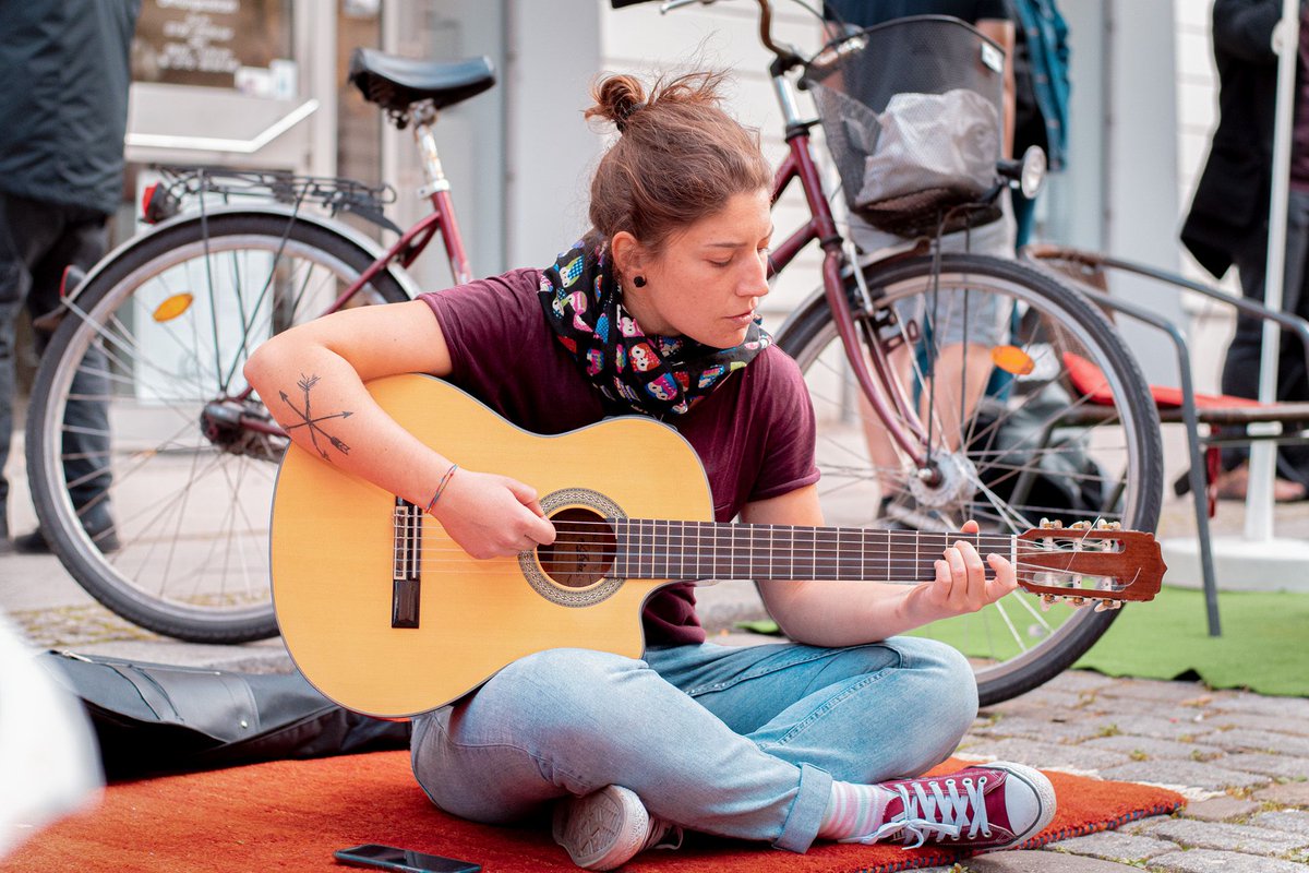 Radkultur_MD's tweet photo. Heute werden zum internationalen #ParkingDay wieder Parkplätze zu Cafes und Straßenwohnzimmern. Das tolle @cafecentral_md verschönert die Sternstraße und uns findet ihr ab 15 Uhr bei Dreh deinen Kiez am Schelli in Stadtfeld.

#MD2025 #Magdeburg #Verkehrswende https://t.co/HOF8vYekQn