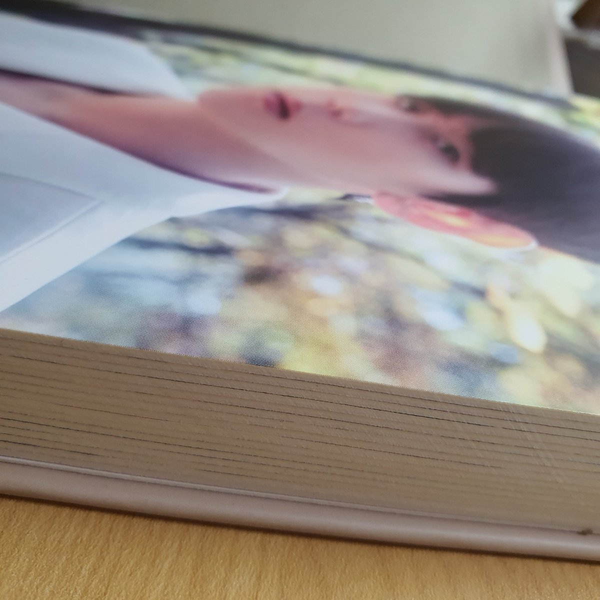 exo___sell's tweet photo. 엘리시온 콘서트 굿즈 포토카드북(엽서북) 양도합니다 택포 1.5 디엠주세요 https://t.co/dWSHIGvRt2