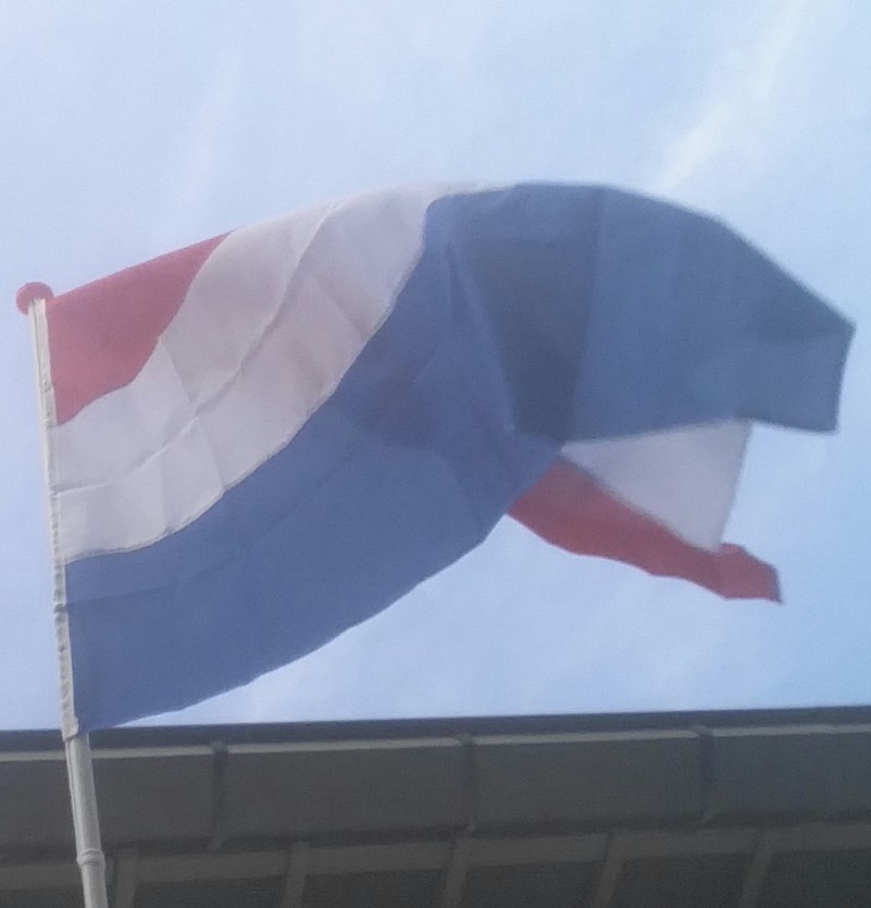pascalvdvoort's tweet photo. Vandaag is #Eindhoven 76 jaar geleden bevrijd van de bezetting. 

Natuurlijk geef ik gehoor aan de oproep van @18September040 en de @gem_Eindhoven om vandaag de vlag uit te hangen. Jij ook? 

#76jaarvrijheid #18september #liberation040 #freedom #psv https://t.co/AoLL86hmXB
