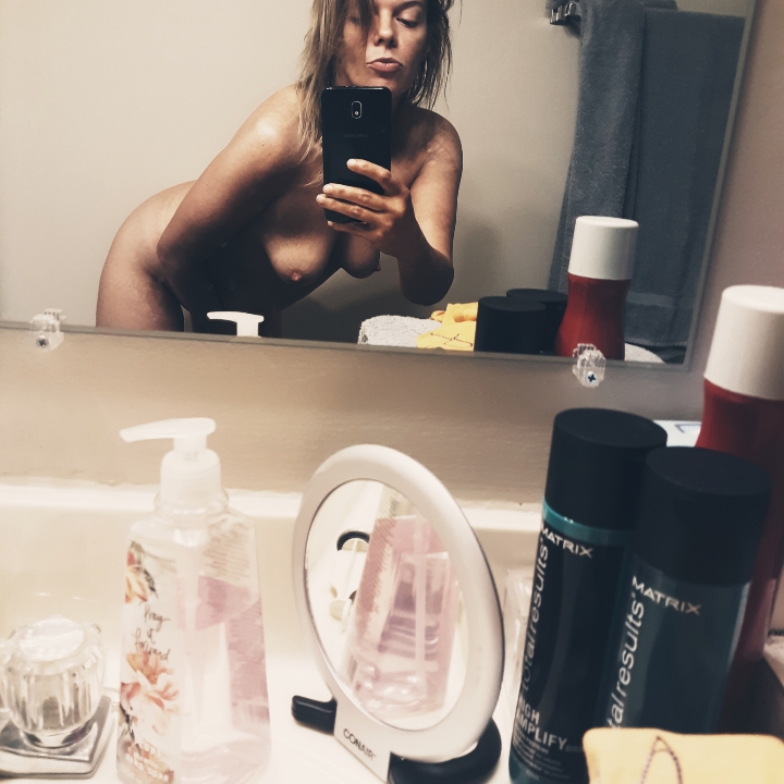 offreepromo's tweet photo. 😈😈 Made an OnlyFans Page  😈😈  
🔥🔥 I’ll be posting some risky pics once I get it up and running 🔥🔥
💦💦 I love to be told what to do and offer customs 💦💦
🎀🎀 I love men and women 🎀🎀

#onlyfans #bisexual

https://t.co/8raHUEt0H5

@cameronwhitexxx https://t.co/YJAYaezSES