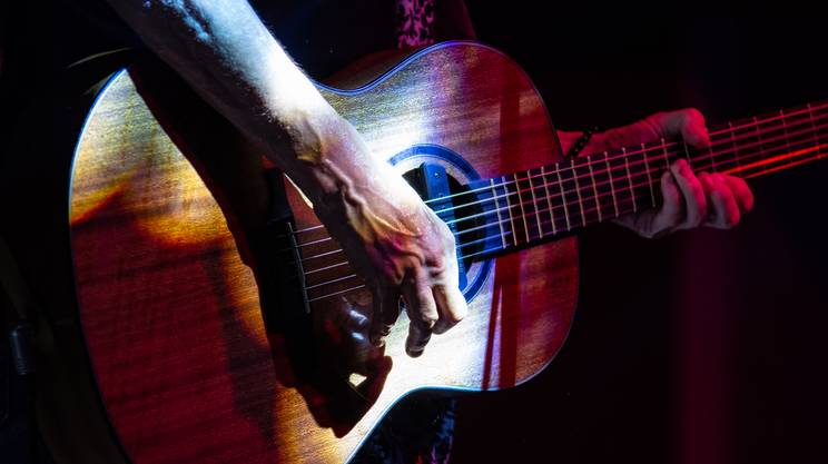 La <a href="/SRGSSR/">SRG SSR</a> si impegna a favore della scena musicale nazionale e oggi, venerdì 18 settembre, lancia la Giornata della musica svizzera! Tutte le reti di <a href="/SRF/">SRF</a> <a href="/RadioTeleSuisse/">RTS</a> <a href="/RSIonline/">RSI</a> e <a href="/RTRSRG/">RTR</a> stanno infatti proponendo una programmazione musicale esclusivamente elvetica.