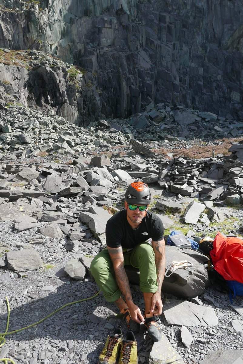 ChainZenithx's tweet photo. Fun day in the slate avoiding the seepage and high winds.. also a giggle how Brian always pop up wherever we are ๐๐ #secretstalker
.
@bloceyewear https://t.co/pYkFY9lBB9