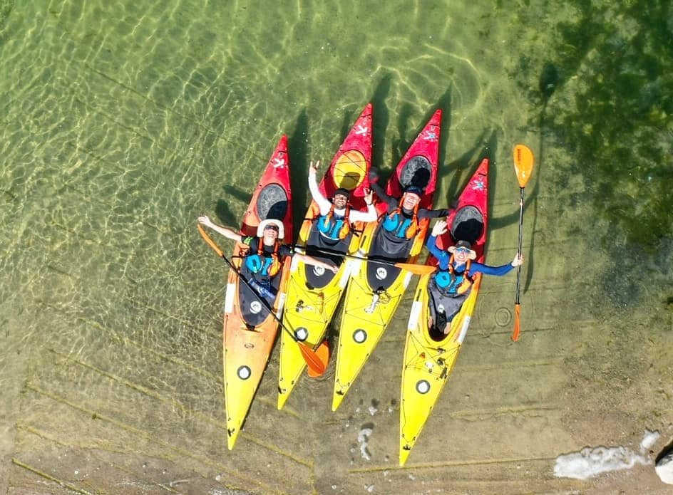 VISIÓN NEGATIVA ⬇️

Esta situación es insuperable
y es absurdo pensar que
vamos a salir de esto.
Tenemos que dejar de luchar,
se equivocan quienes creen que
todo este esfuerzo merecerá la pena

⬆️VISIÓN POSITIVA (lee de abajo hacia arriba)

Todo depende de nuestra forma de mirar