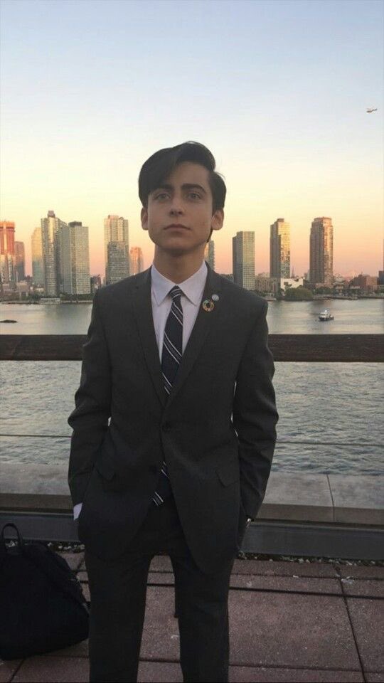 _jaylerrr_'s tweet photo. happy birthday @AidanRGallagher 💜✨ You are the best🥰💓 #HappyAidanday #AidanGallagher  #aidanrgallagher https://t.co/8EvqqHyOEO