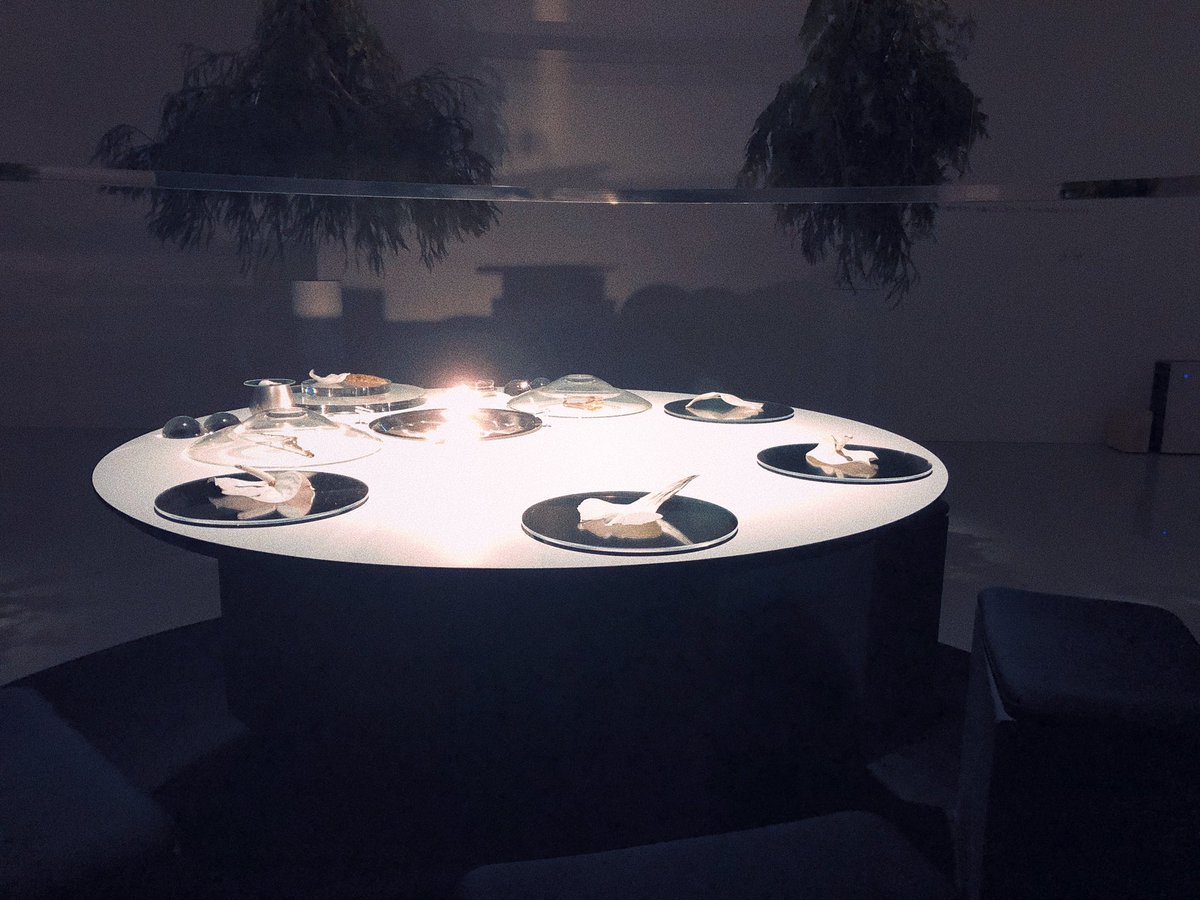 ayathecat's tweet photo. 諏訪綾子「記憶の珍味」よかった。スモーキーな匂い、自然のような動物のような。誰もジャッジできない香りを体験。魔女の部屋みたい。 https://t.co/1zRF7ShvxE