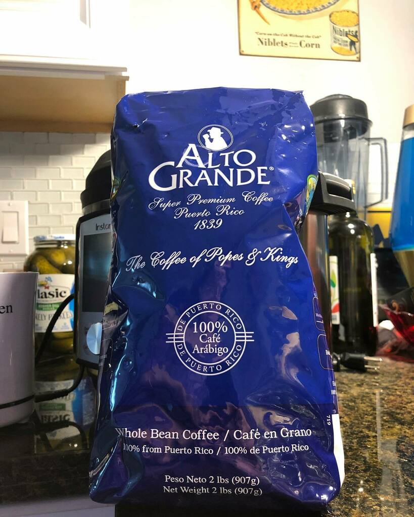 Nummymuffin's tweet photo. I see many cups of #altogrande in my future. #wholebeancoffee #puertoricancoffee #thecoffeeofpopesandkings #altograndecoffee #altograndecafe #cafealtogrande #mediumdarkcoffee #coffeelover #coffeetime #coffeevibes #coffeeholic https://t.co/rsX0H6qbel https://t.co/RSUnKhuRAQ
