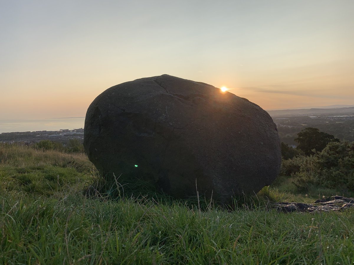 Haven’t had a chance for an Edinburgh walk for weeks - very soul soothing to be back on the hills of Holyrood this morning.

#dunsapiehill #portobellosunrise #edinburghwalks #holyroodhills