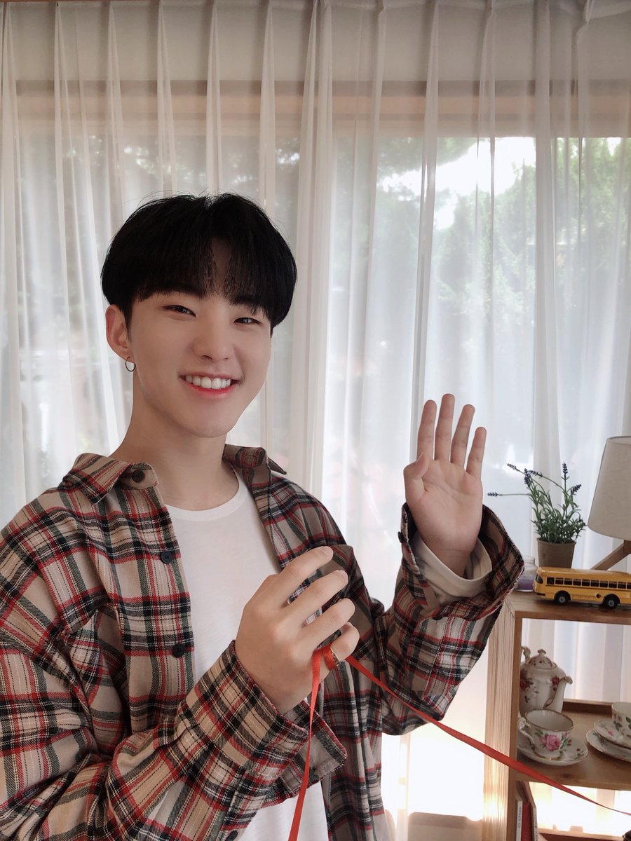 Seventeen Japan Seventeen 24h Caratと赤い糸でつながっているよ Hoshi Next Is Wonwoo Seventeen Japan Seventeen 24h Caratと赤い糸でつながっているよ Hoshi Next Is Wonwoo