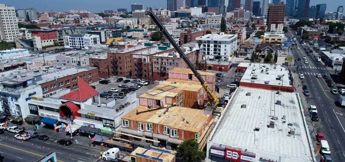 Shack_Baker's tweet image. After breaking ground, merely 5 months ago, a California company has assembled the 6-story building in 6 days. Modular development proves to be a quick turn around on investment.
#modulardevelopment #MMC
urbanize.la/post/modular-u…