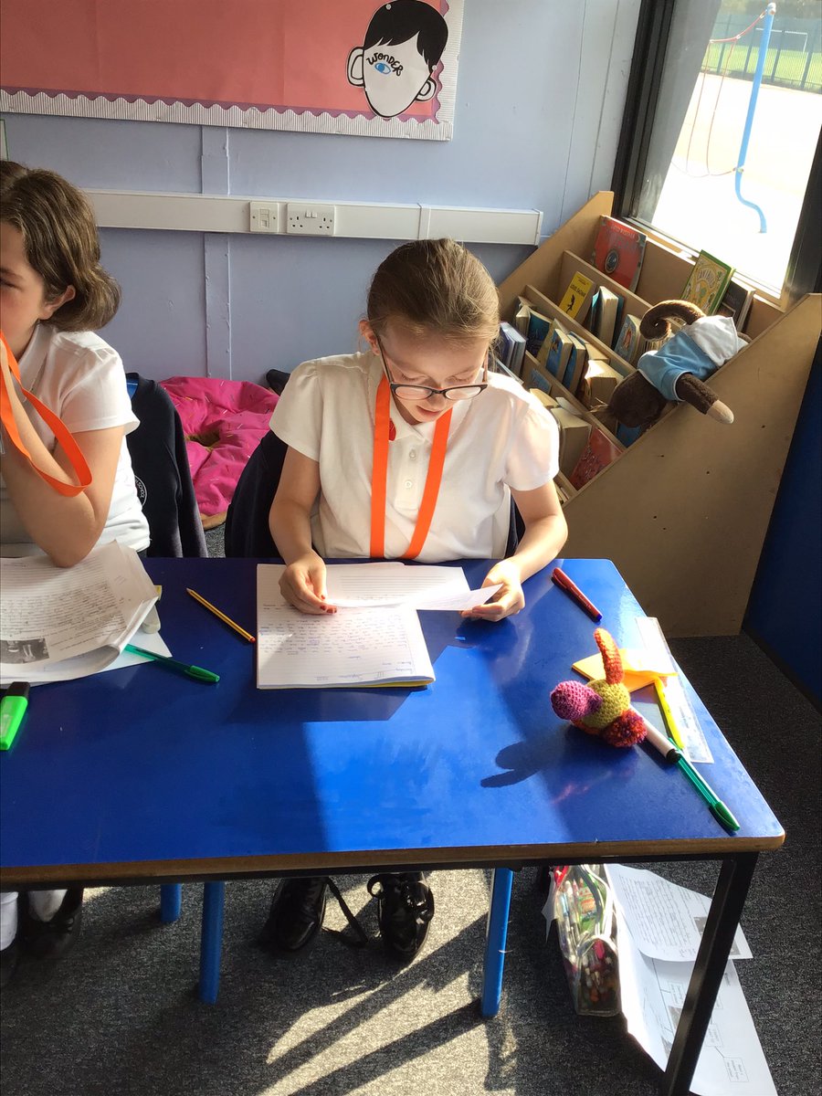 BartonCloughSSC's tweet image. Oh we do love it when we have the confidence to read our work aloud. 

#developingconfidence