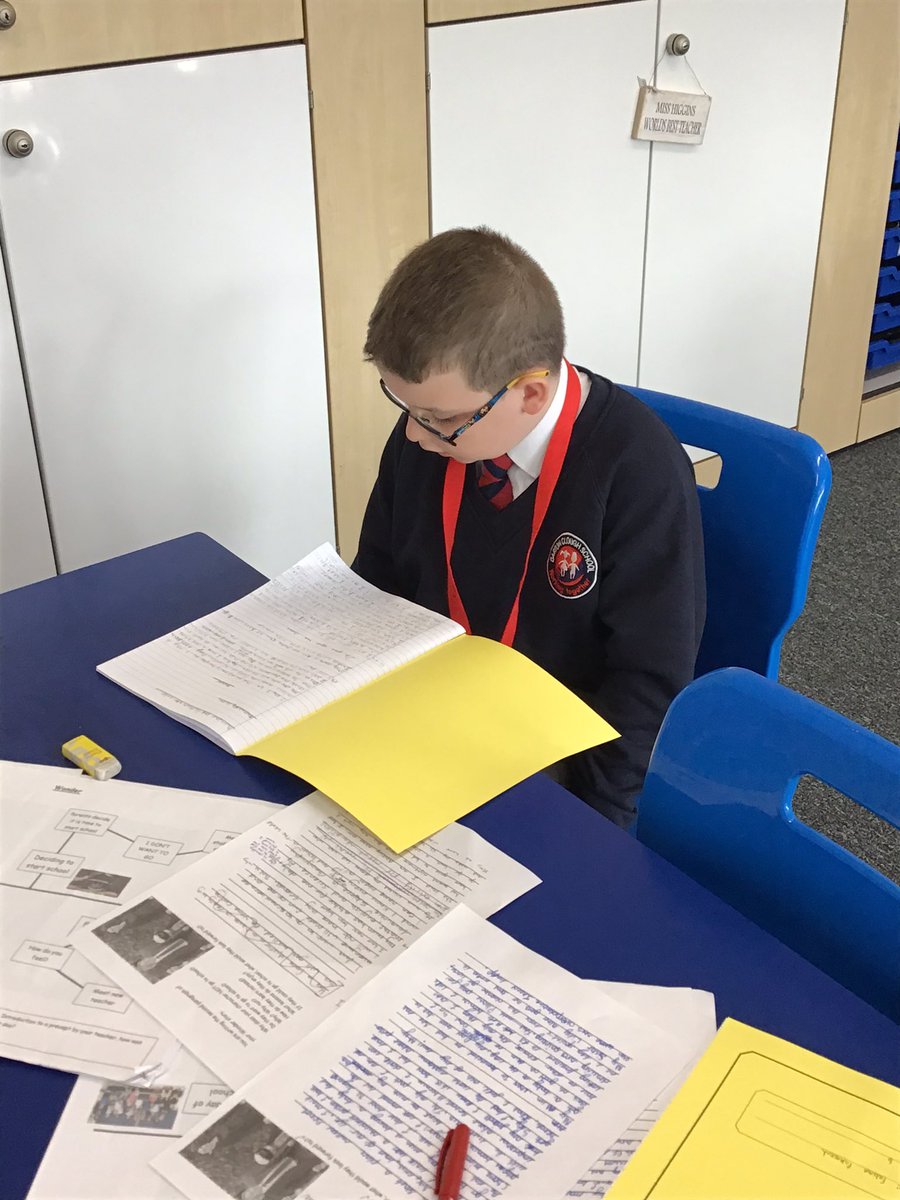 BartonCloughSSC's tweet image. Oh we do love it when we have the confidence to read our work aloud. 

#developingconfidence