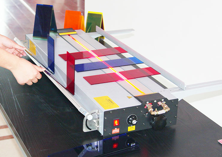 soltoprint's tweet image. 1250mm Acrylic heat bender machine, the angle is adjustable from 0 to 160 degrees, and the length is adjustable from 40-330mm so that the product production can be standardized to meet the needs of mass production. #Acrylicmachine #Acrylicbender #Anglemachine #Lengthmachine