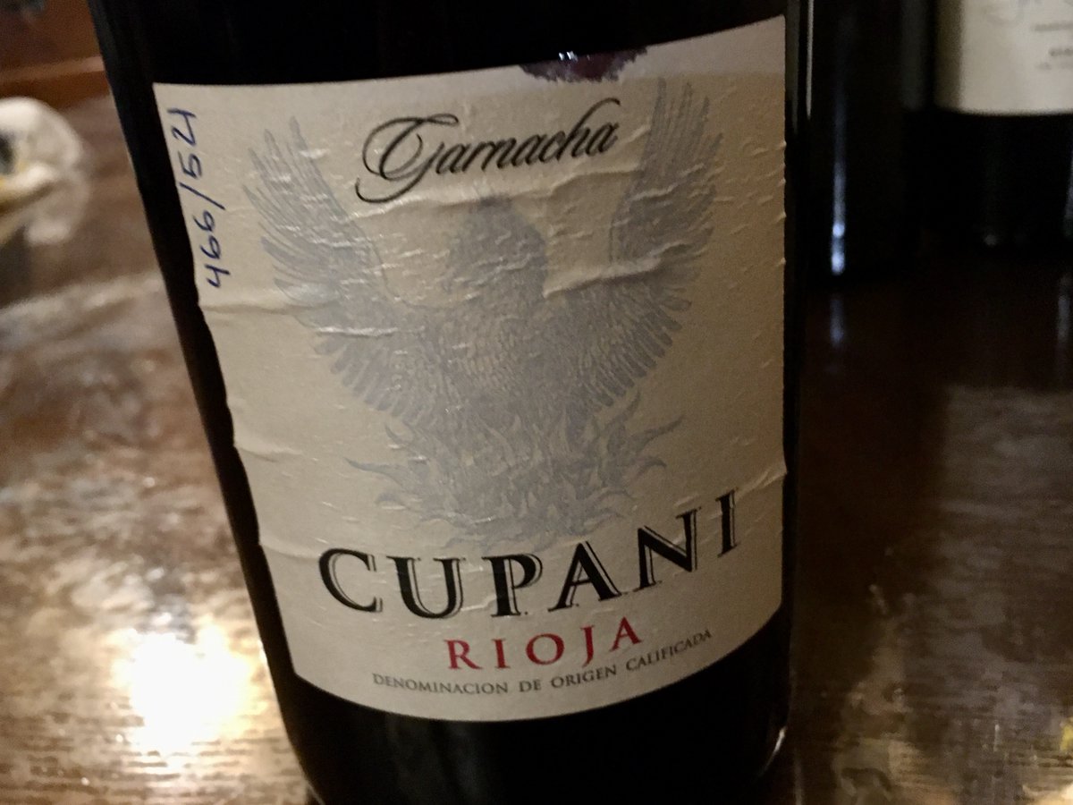spanish_wl's tweet photo. ¡Feliz #díadelagarnacha! Anoche adelantamos la celebración con esta curiosidad de #Cupani
Poco más de 500 botellas de una vieja parcela de San Vicente en #Rioja, fragante y profunda #GrenacheDay #garnachistas https://t.co/jSDTt4p4W2