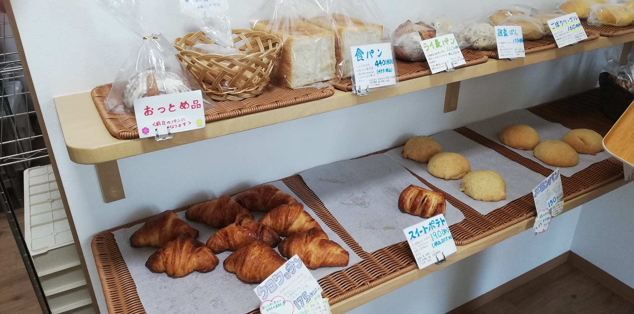 郷花巻 花巻市下幅に1年前にオープンした パンのかぶ 美味しいという噂を聞いて本日初訪問 チーズ練り込みパン クロワッサン スイーツポテトバン等定番の中にも個性が見えます 食リポ表現力不足 パリパリで美味い コスパ良し 接客良しと
