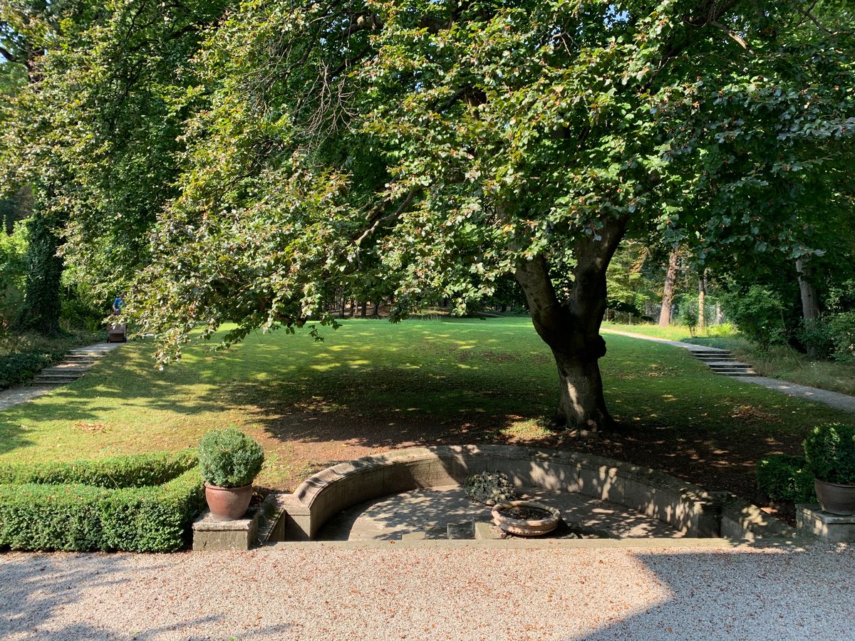 HistSciHum's tweet photo. Sadly, the academic year at #HistorischesKolleg, #IAS is drawing to a close. Many thanks to my wonderful fellow fellows, the HiKo staff, and the magnificent garden, for making this such a productive and pleasant year! Despite the circumstances. @PascalFirges https://t.co/Epku63graG