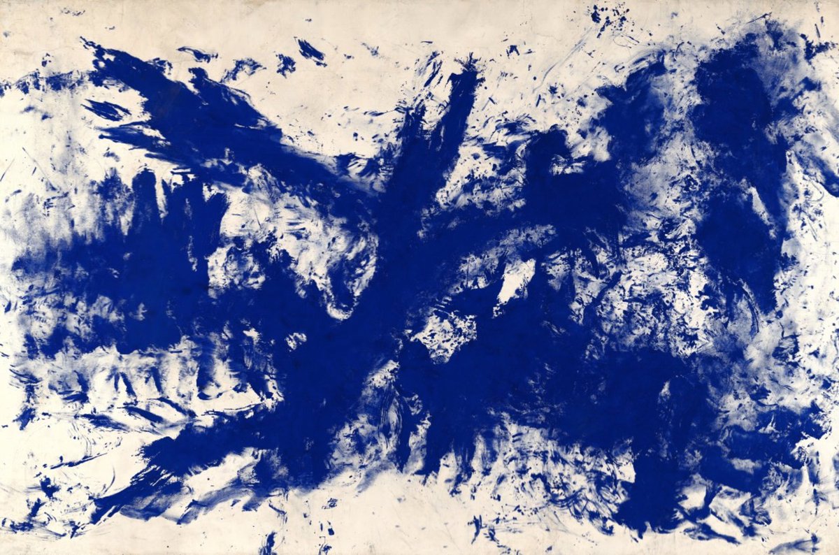 Can you #GuessWhat artist Yves Klein used instead of a brush to paint this work of art? @elliegoulding has the answer and explains why this is one of her favorite works of art in her #ArtZoom episode: youtu.be/NZ4Wtmn7s0U @MuseoGuggenheim @SerralvesTwit @LAGNroma