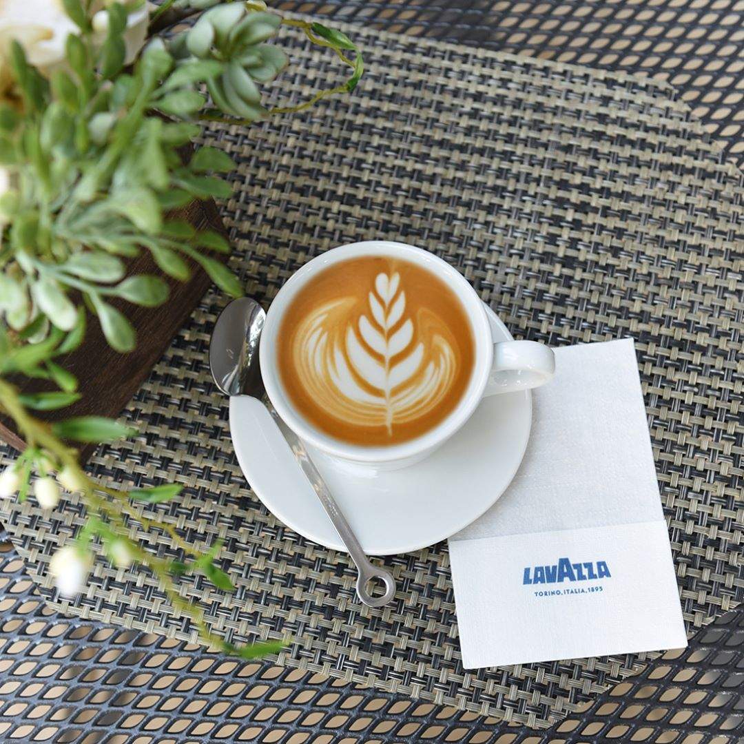 cafe_mezza's tweet photo. The Italian espresso experience, delivered! Order barista quality coffee delivered to your door in just a few clicks.

Shop at https://t.co/aMzGJVonwj

#CaféMezza #Lavazza #Coffee #CaféMezzaShop #Baristaquality #Baristaathome #Coffeebeans #Groundcoffee #Capsules #Lavazzablue https://t.co/45EACuBE0e