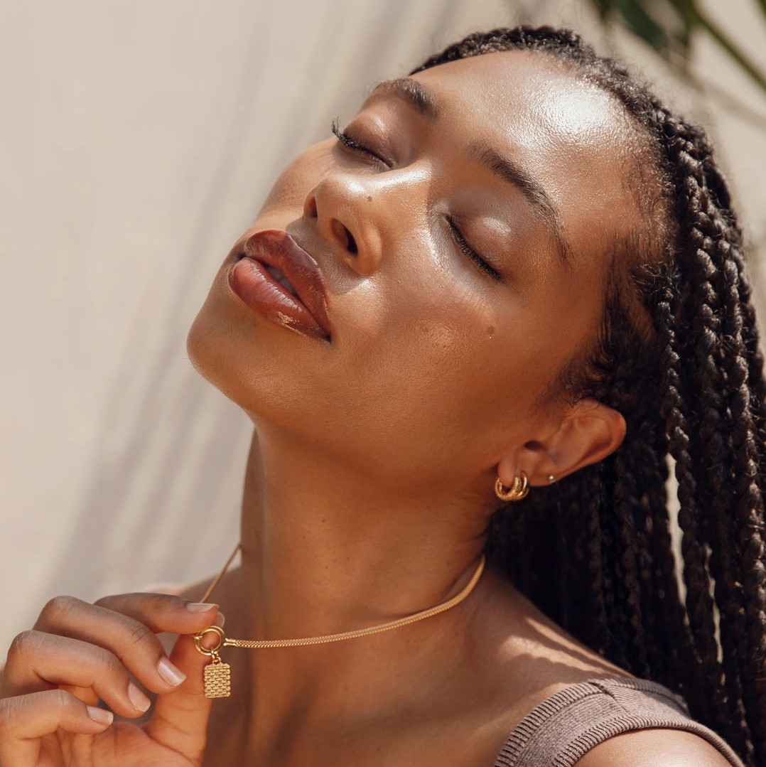 Okay, there are no words. Round of applause only for this #MVxDoina styling @freshlengths 
#monicavinader #jewellery #jewelry #moregold #sustainablefashion #boldgold
bit.ly/3iauc8k