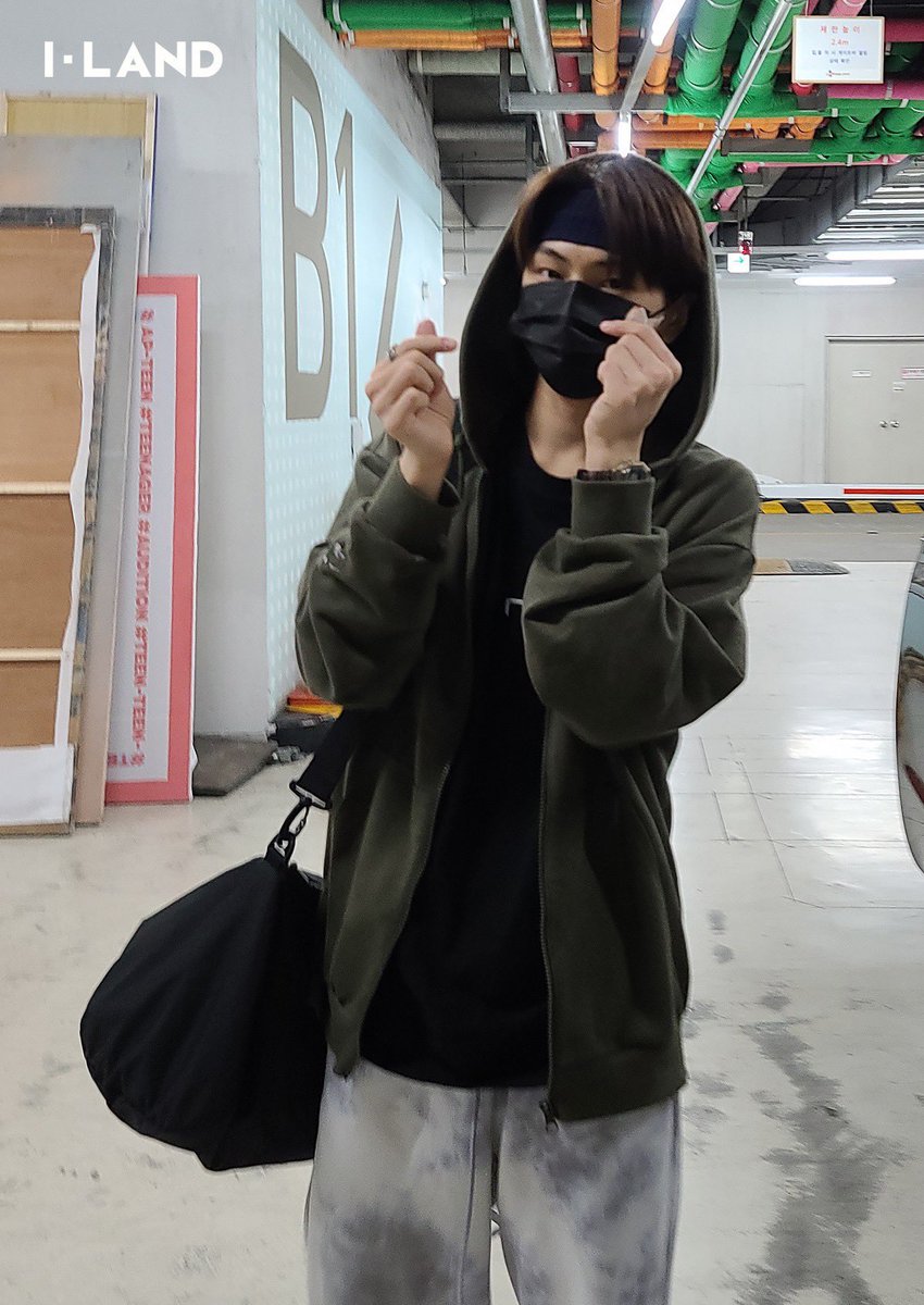 adrysuki's tweet image. Ohlala ils doivent avoir la pression l’émission sera en direct apparement !😳

Ils sont tous en train d’arriver (où??) 
Allez Fighting les gars 💪🏼vos Eggies vous soutiennent 🧡
#ILAND #ILAND_EP11