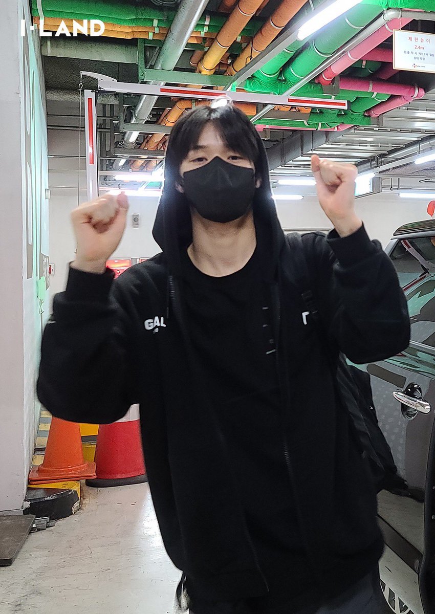 adrysuki's tweet image. Ohlala ils doivent avoir la pression l’émission sera en direct apparement !😳

Ils sont tous en train d’arriver (où??) 
Allez Fighting les gars 💪🏼vos Eggies vous soutiennent 🧡
#ILAND #ILAND_EP11