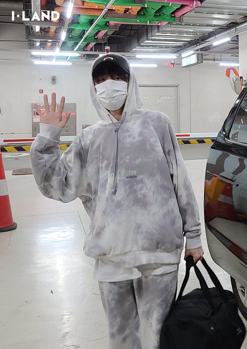 adrysuki's tweet image. Ohlala ils doivent avoir la pression l’émission sera en direct apparement !😳

Ils sont tous en train d’arriver (où??) 
Allez Fighting les gars 💪🏼vos Eggies vous soutiennent 🧡
#ILAND #ILAND_EP11