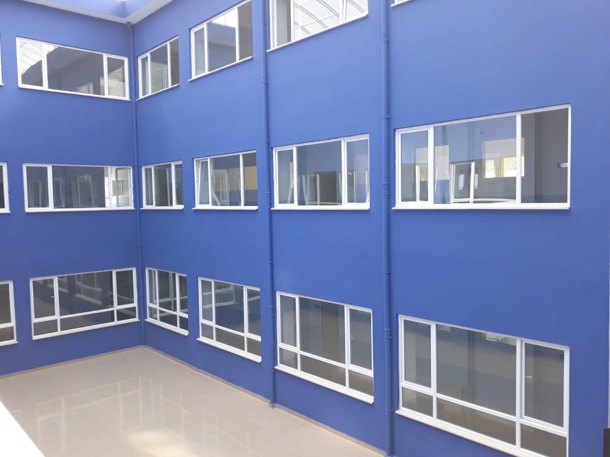 Türkiye'de tıbbi cihaz üretiminde merkez olan Samsunumuza sektörün nitelikli eleman ihtiyacının karşılanması için kurduğumuz Tıbbi Cihaz Teknolojileri Mesleki ve Teknik Anadolu Lisemizi yeni binasında ziyaret ettim.Okulumuzun yeni binası öğretmen ve öğrencilerimize hayırlı olsun.