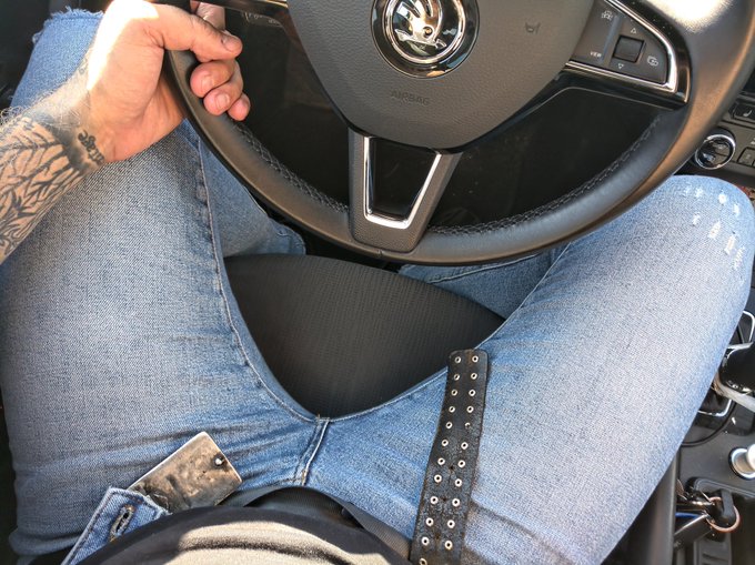 Woah! Weekend vibes... Daddy is on the road again 💪 https://t.co/0YUByQxNeL<a href="/tag/weightlifting"class="tags"><span>#weightlifting</span></a><a href="/tag/sweat"class="tags"><span>#sweat</span></a><a href="/tag/daddy"class="tags"><span>#daddy</span></a><a href="/tag/sauna"class="tags"><span>#sauna</span></a><a href="/tag/showerse"class="tags"><span>#showerse</span></a>