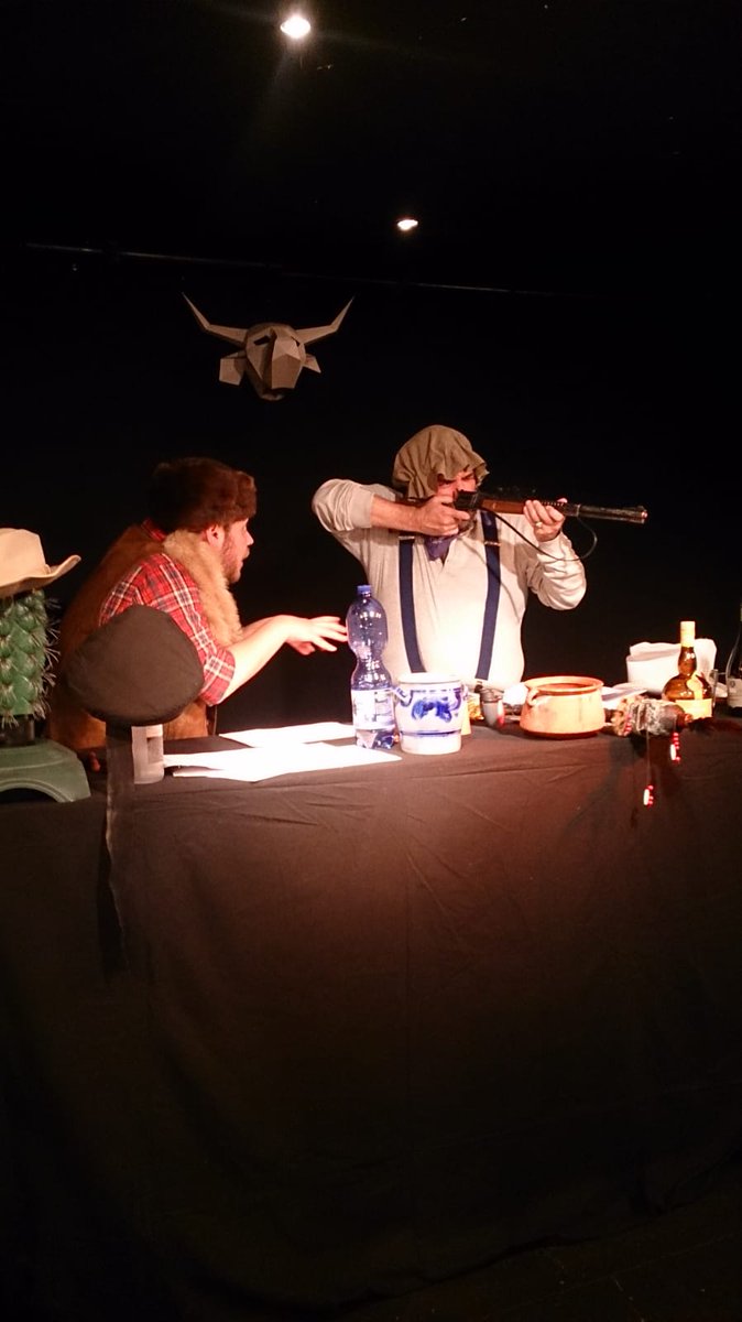 Heute um 20 Uhr ist Premiere Winnetou oder mein Schatz im Silbersee. Wilder Westen und ein Wiedersehen mit alten Freunden. 
🤠🐎🏜️

Karten unter theateramolgaeck.org
#Stuttgart #Theater #Kultur #Theatertwitter #LiveHörspiel