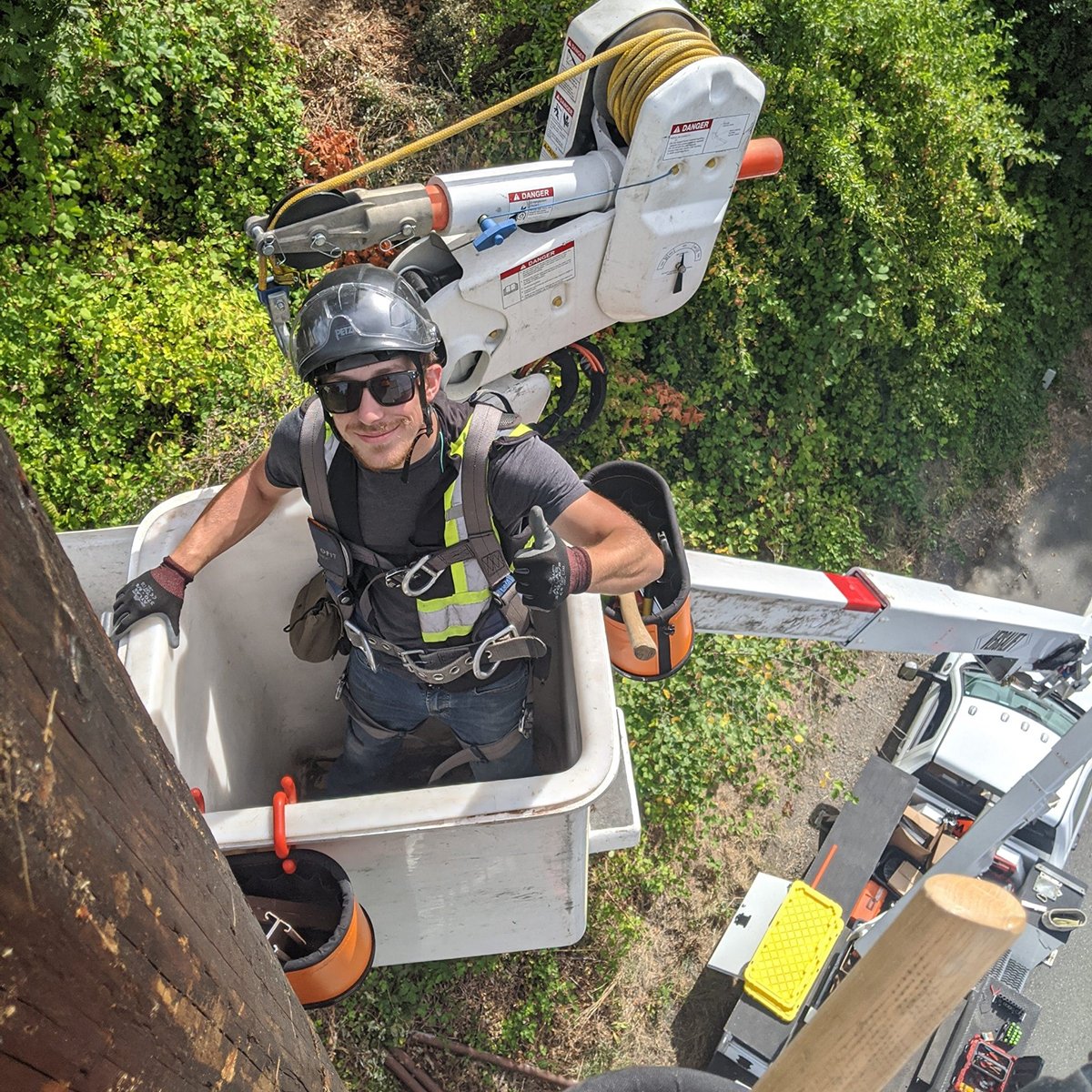 LegacyTowers's tweet photo. Here's a man on his way up! Say hi to Bo. He's part of Legacy's DAS and Small Cell team and they're bringing better bandwidth to your neighborhood. #LegacyDAS #TheBucketBrigade #BringingTheEdgeCloserToYou https://t.co/kKfMkts3RL