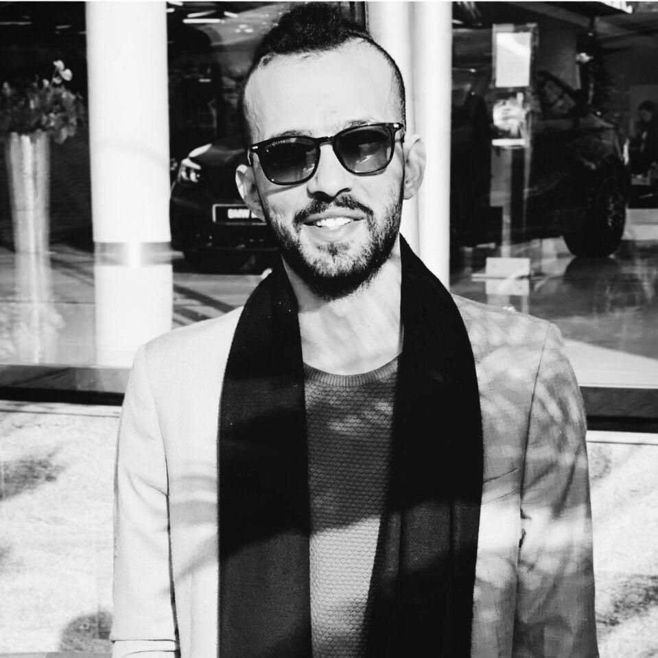 ElRozana's tweet photo. لم يكن صديقنا محمد الشيخ يوسف (٣٢ عاما) يعلم أن نوبة قلبية حادة ستُنهي حياته وأحلامه وأمله بالعودة إلى غزة التي كانت الغائبة الحاضرة في قلبه وعقله ووجدانه في المنفى، إلا أن أحلام هذا الشاب قتلها الموت الذي لا يوجع الموتى بل يوجع الأحياء. https://t.co/JlIByv8u1V