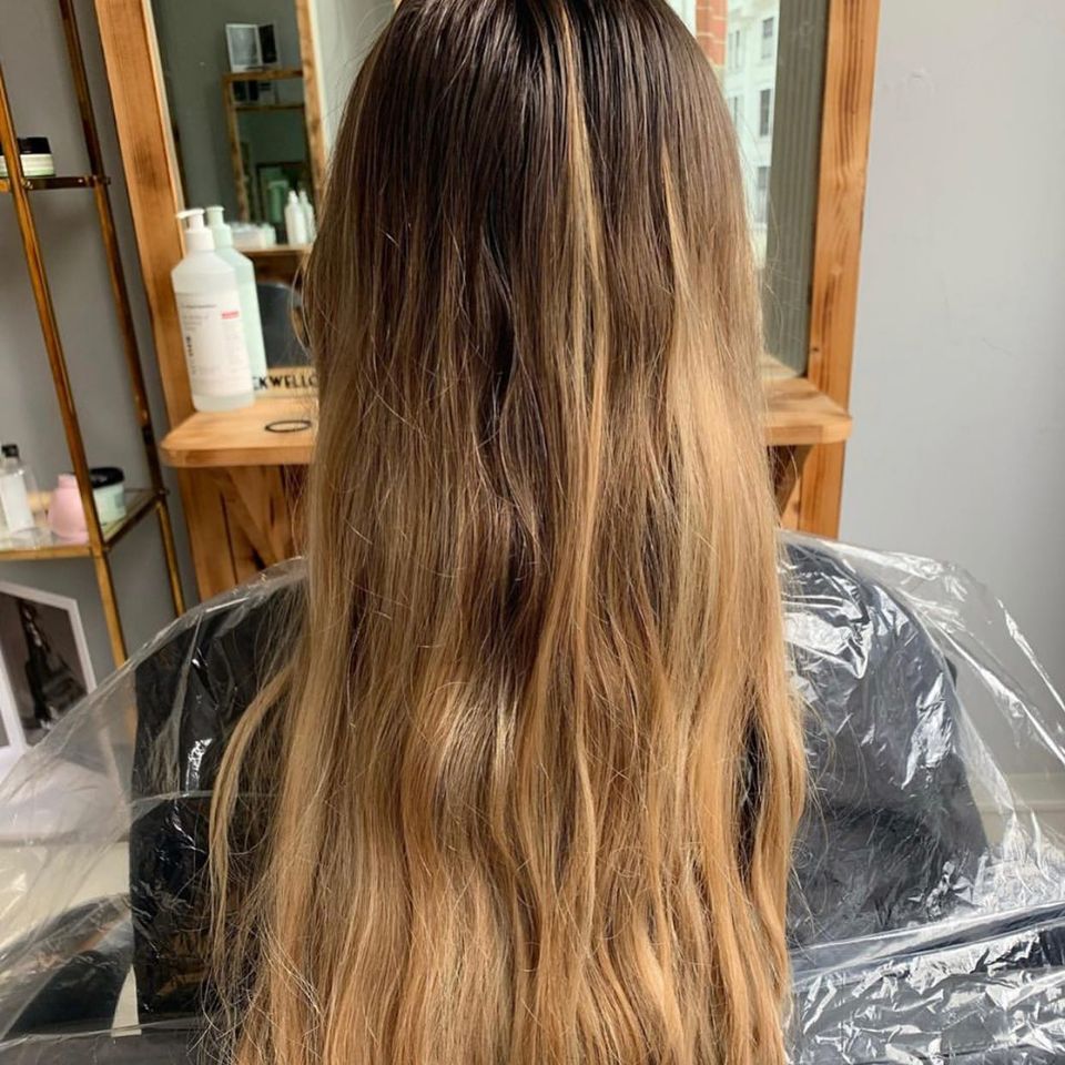 BalmainHairUK's tweet photo. CHOCOLATE WAVES
Stunning transformation by @hairbytillie_ @tuckwellcohair using Balmain Hair Couleurs Couture to create this beautiful glossy Chocolate Brown.
#BALMAINHAIRCOUTURE
#COULEURCOUTURE
#PROFESSIONALCOLOUR
#BEAUTIFULHAIR
#CHOCOLATEBROWN https://t.co/5QvYy2hPtg