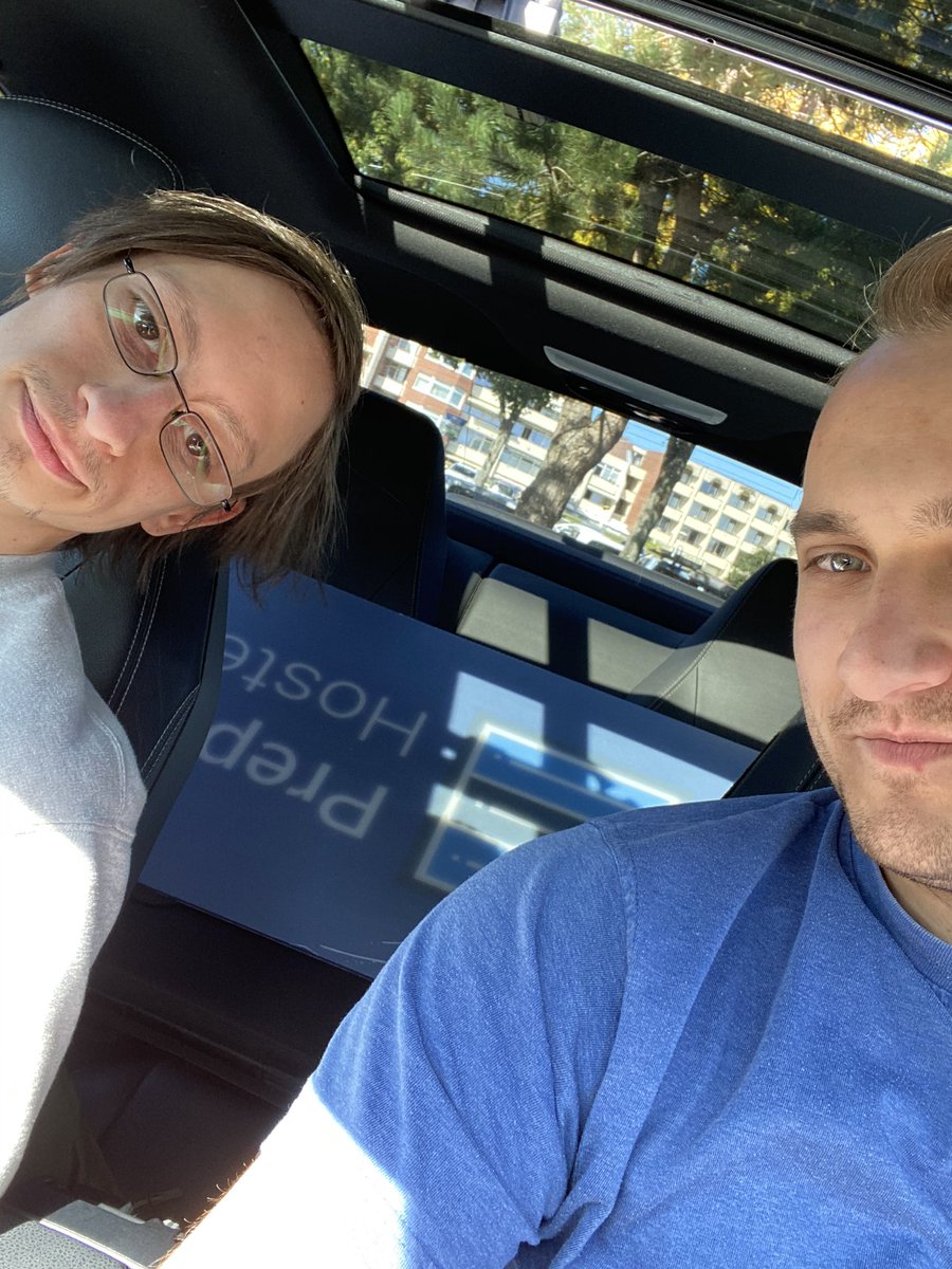 MoritzKramerDE's tweet photo. Wir haben uns 6 Jahre @prepaidhosterDE mal zum Anlass genommen, neue Werbung für unser Büro zu besorgen 👌 https://t.co/RMsQpA2Afl