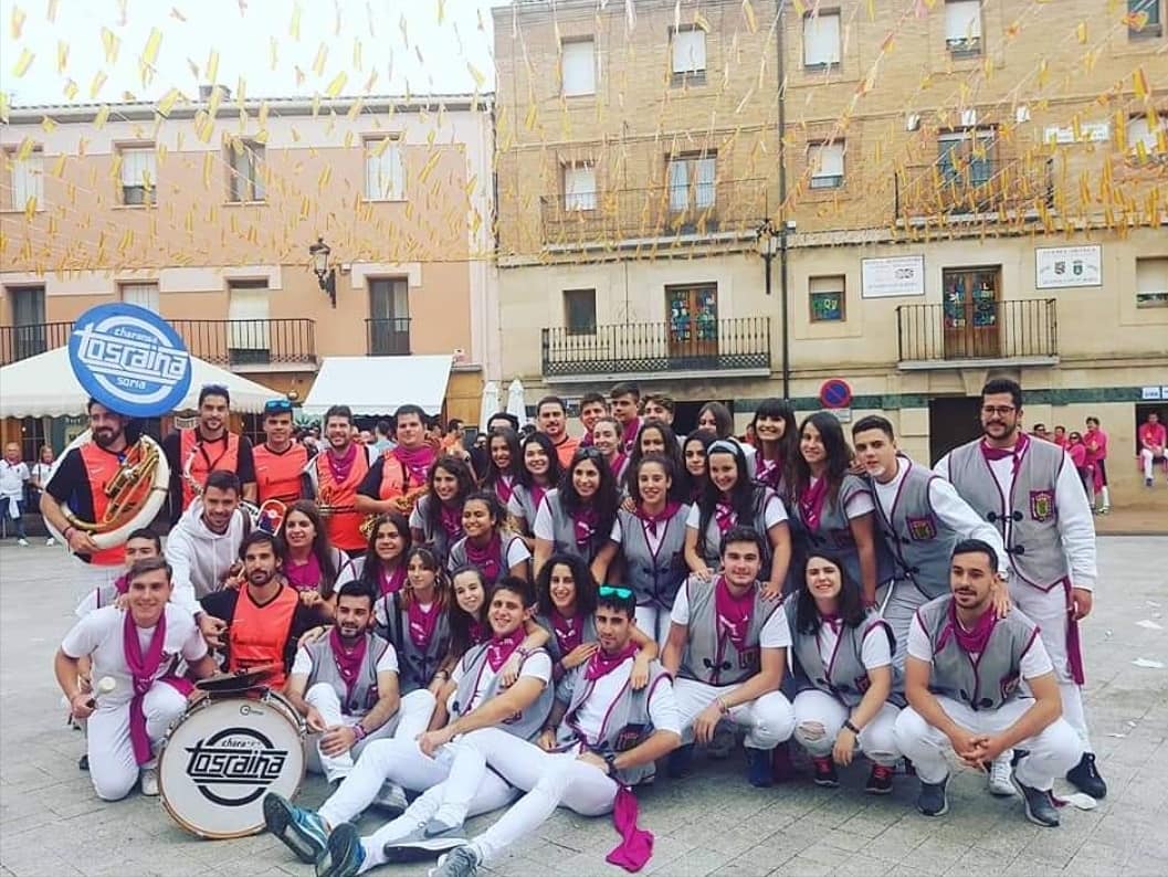 Toscaina's tweet photo. 😍¡Qué bien que estoy en pueblo, me río yo del mal tiempo!🤩
18 de Septiembre, no se preocupen porque volveremos 📯📣🎷🎉🐂🎺🍾🤗

#Ólvega #FiestasDelCristo https://t.co/hfgEkqULoP
