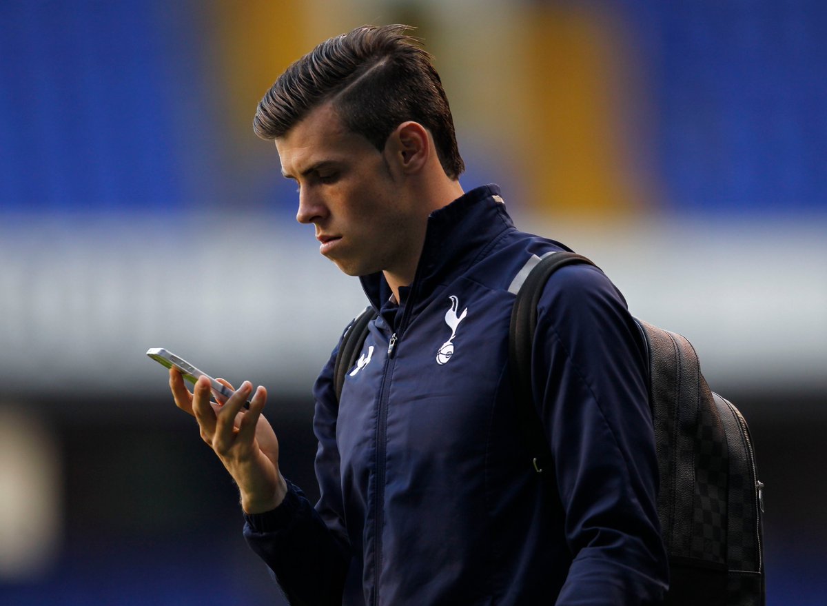 Sporf's tweet image. 😅 Every @SpursOfficial fan staring at their phone waiting for an update...