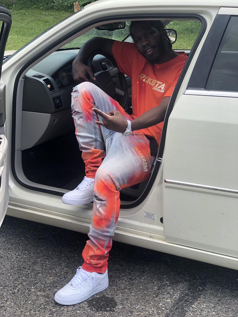 Projects_Shep's tweet image. Project baby, snotty nose, head peezy
Now everybody 'round the world tryna be me
Miss my niggas, hope they see me on the TV
I'm on Instagram showin' off my VV's
You won't understand that this wasn't easy
I been walkin' 'round with my head peezy