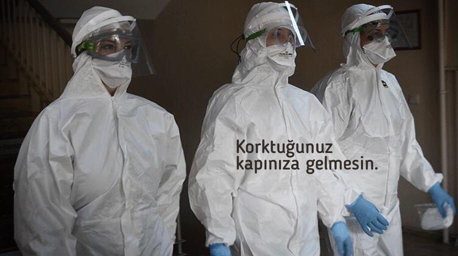 83 Milyon, filyasyon ekiplerimizle gurur duyuyoruz. Virüse dur demek için, dedektifler gibi iz sürüyorlar. Başarıları dünya televizyonlarına konu oluyor. Böyleyken hangimiz, kapımızı çalmalarını isteriz? Hiçbirimiz. Öyleyse, maske ve mesafe kuralına uyalım. Temastan uzak duralım.