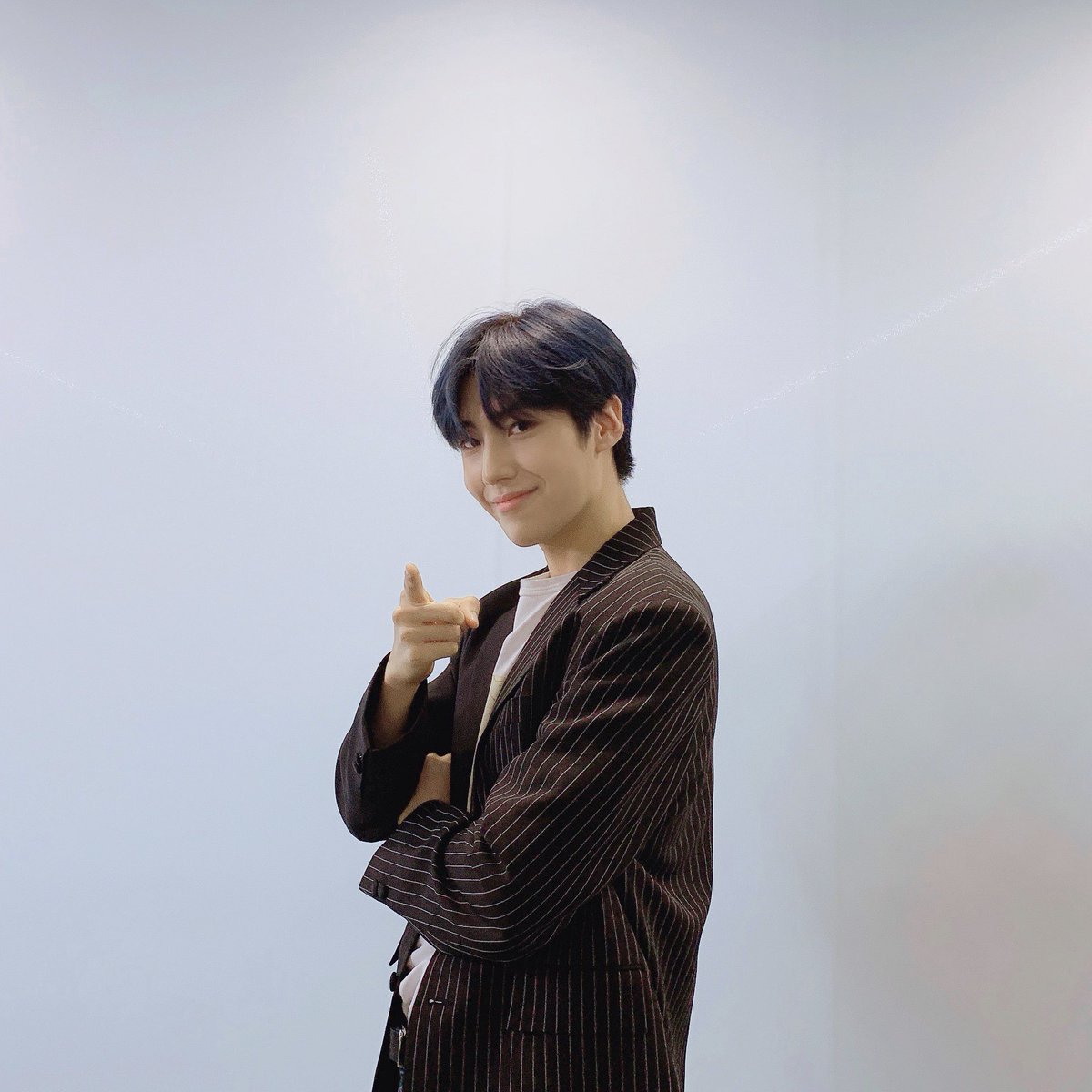 LES_BNM's tweet photo. [#이은상]

초코칩과 함께한 팬사인회🍪
내일 또 만나요👋

#LeeEunSang #BeautifulScar #브랜뉴뮤직 #BRANDNEWMUSIC https://t.co/eoUNuoMbS3