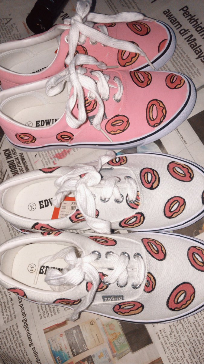 AmirulZikryyy's tweet photo. Hi guys! My name is Amirul and i do custom hand painted shoes. Hit me up if you want me to personalized your very own shoes. 

If you don’t mind, you can RT this to show some support for my art business ❤️ https://t.co/Rl8Pqpsc9o