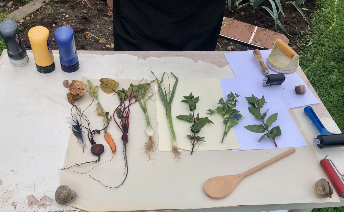 BoundaryWay's tweet photo. Today we’re sharing a short film from artist @LindaNevillprnt who demonstrates the multi-sensory experience of making prints with plants from her plot -part of #postcardsfromtheplot made possible with emergency funding from @HeritageFundUK https://t.co/VVWFNGKjEP #boundaryway https://t.co/0WxU9bxa5F