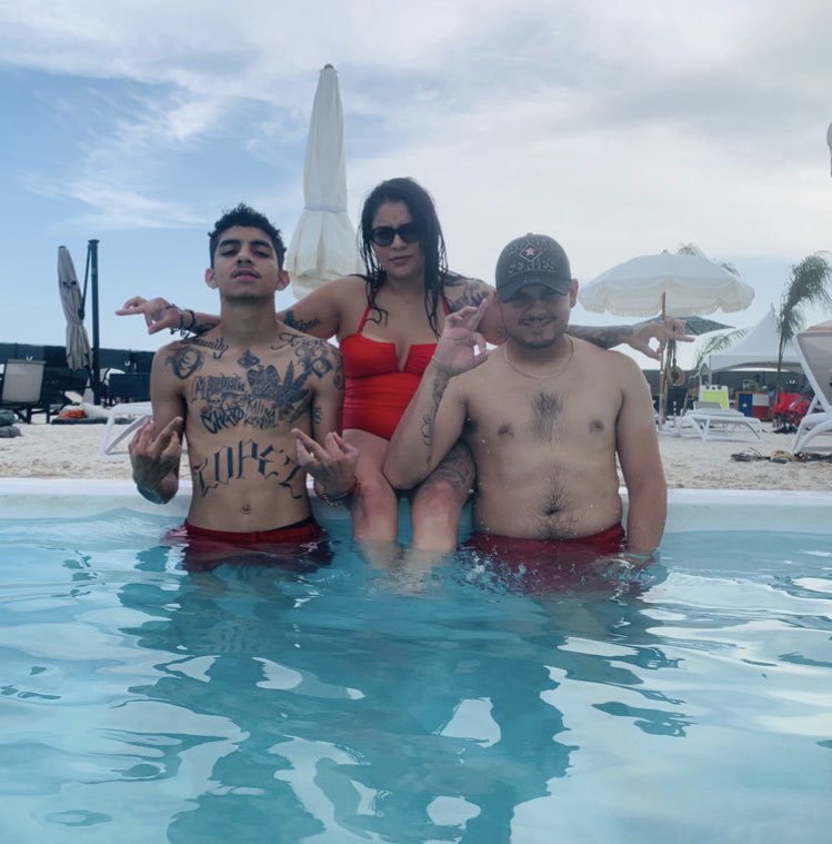 KalinaLopez's tweet photo. I feel like my bro is still gonna walk in the house & he’s just out chillin w his niggas 😭 I feel like he’s gonna come in the room & fw me & me tell him to go to his room 💔 I cannot believe it’s been a whole month!😭 #resteasybrother #longlivejacob @lilglocksmoke we love you 😭 https://t.co/vJT8xND3Ti