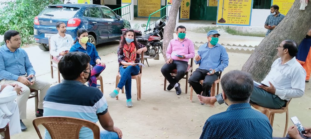 rashmip1's tweet photo. @nbhooshan जी गंदगी इतनी है की साँस लेना मुश्किल, आज @OfficialGNIDA के स्वास्थ्य विभाग से डॉ. उमेश चंद्रा द्वारा सर्वे करवाया तथा मीटिंग की गयी जिसमें सोसायटी निवासियो के साथ गाँव के लोगों ने मिलकर समस्याओं पर चर्चा करी, हम आशा करते है इस समस्या से जल्दी निजात मिलेगी @NEFOMAncr https://t.co/n4CiHEPj1O