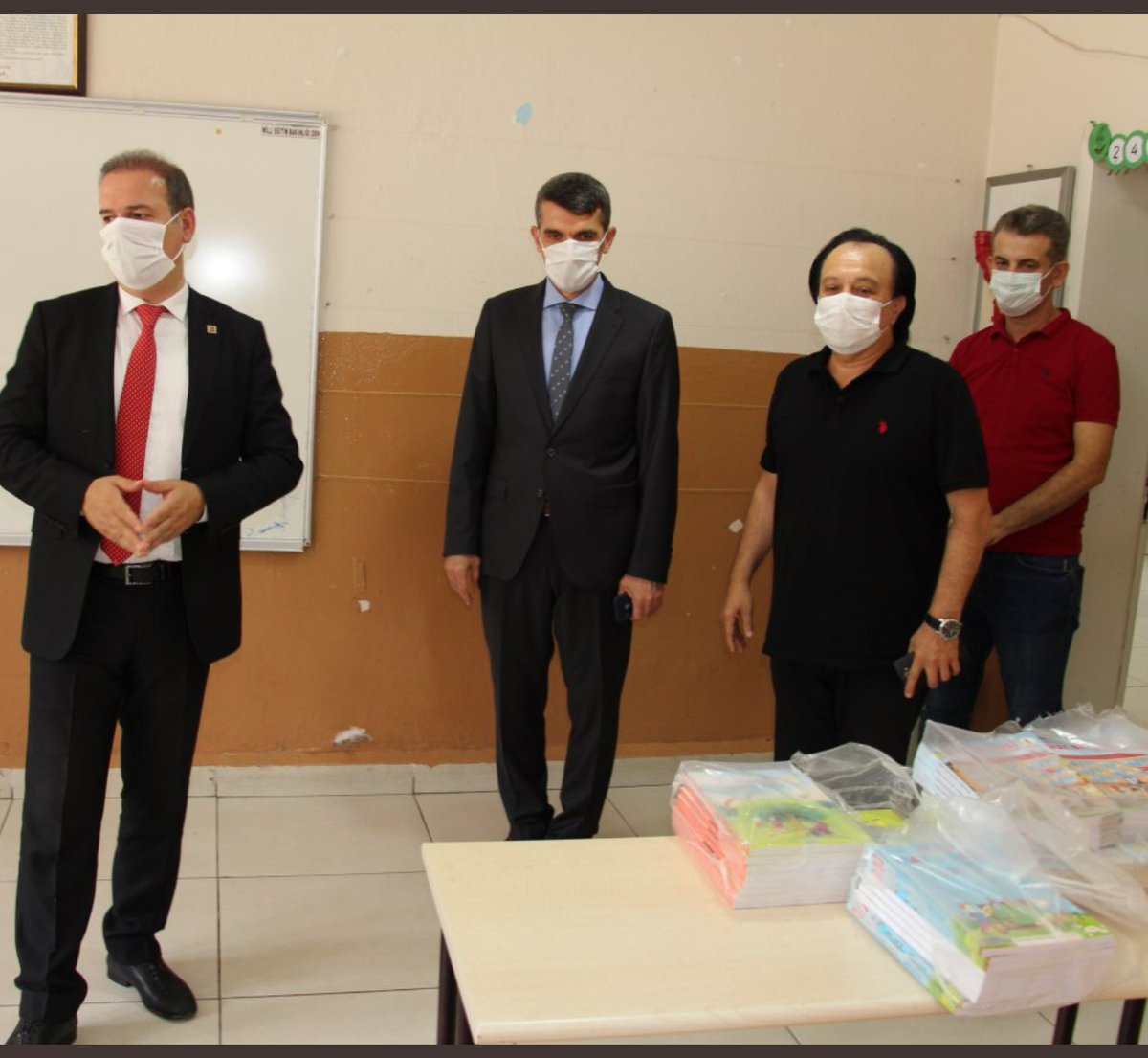 IL MILLI EGITIM MUDURUMUZ ALI TOSUN VE ILCE MILLI EGITIM MUDURUMUZ MUZAFFER YILDIZ EGITIM OGRETIM YILI ONCESI OKULUMUZA ZIYARETTE BULUNDULAR.NAZIK ZIYARETLERI DOLAYISIYLE ISMET INONU ILKOKULU AILESI OLARAK TESEKKURLERIMIZI SUNUYORUZ.