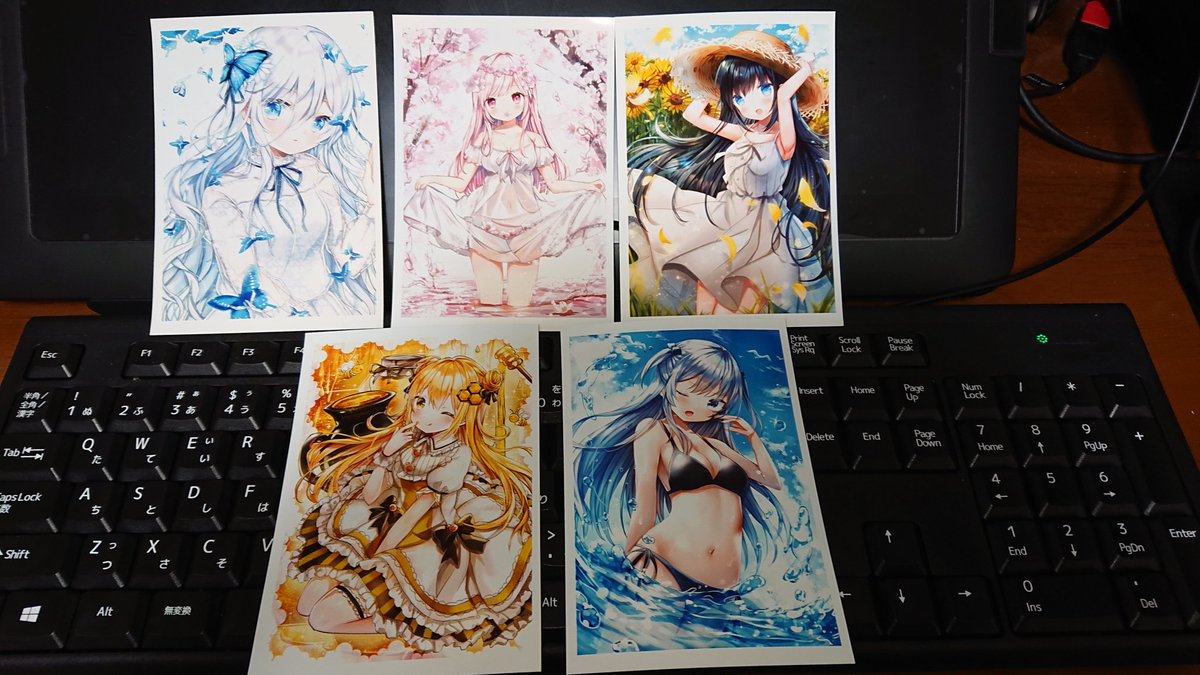 琥珀むろさん(@muromeron0429)がネップリで頒布しているイラストを印刷してきました。
どの絵もとても繊細に描き込まれていてとても可愛らしく、美しい作品でした! 